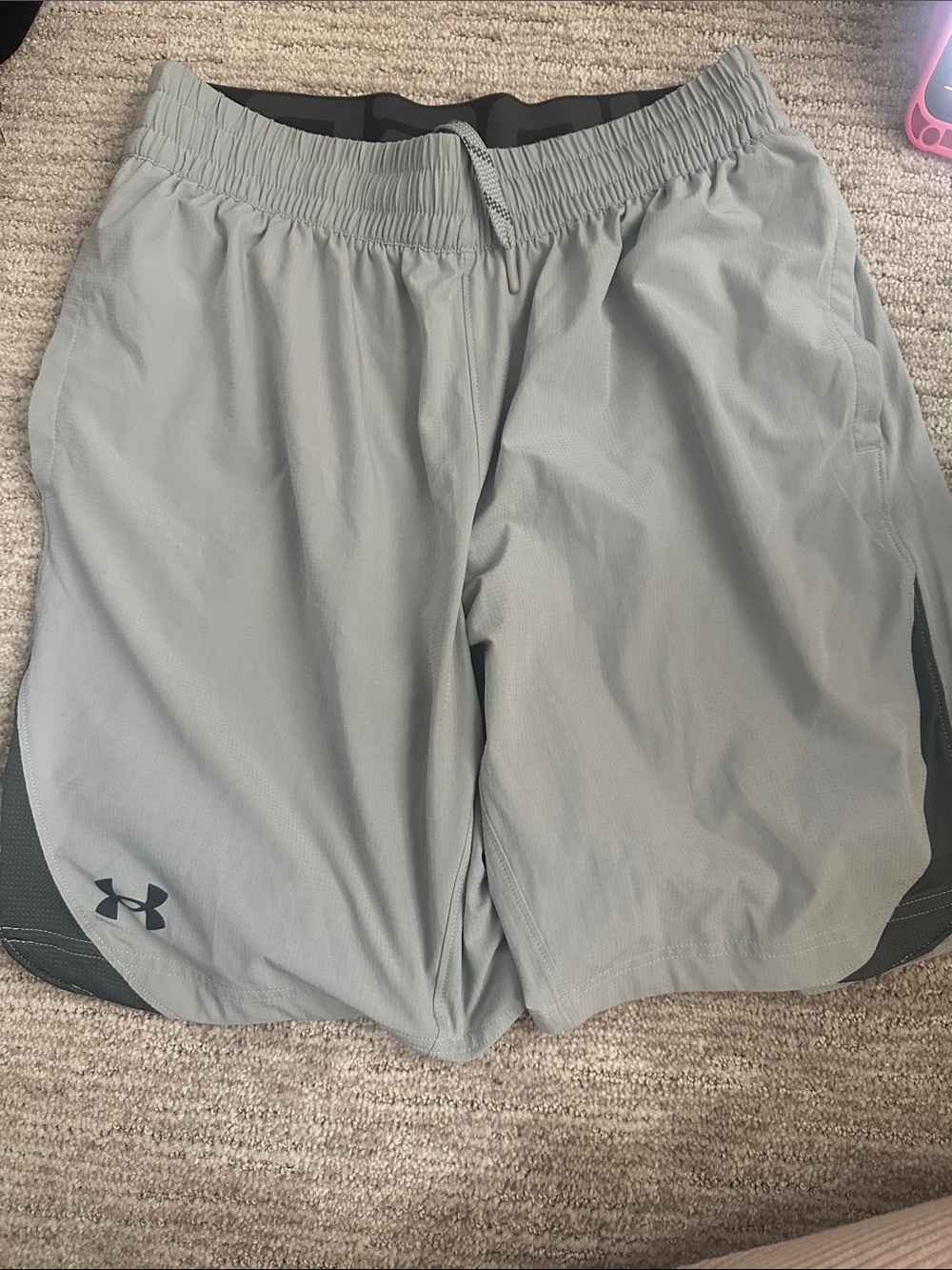 Under Armour Men's Light Gray Training Shorts with Contrast Panels